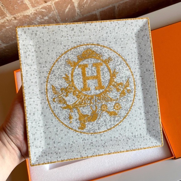 💥SOLD💥 HERMES Classic Petit Carré Mosaique 24 Square Monogram Dish / Plate - Picture 2 of 7